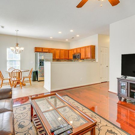 Cozy Greensboro Townhome With Community Pool And Grill Exterior photo