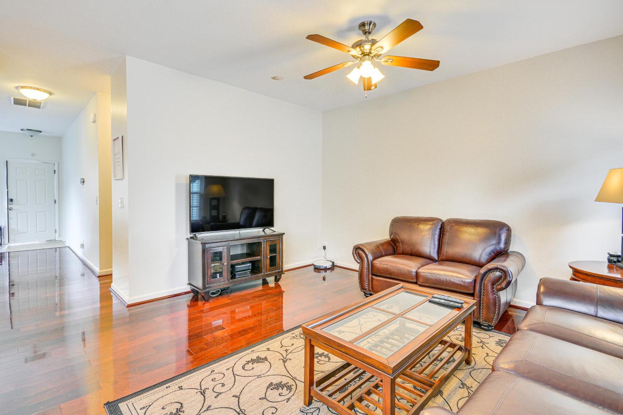 Cozy Greensboro Townhome With Community Pool And Grill Exterior photo