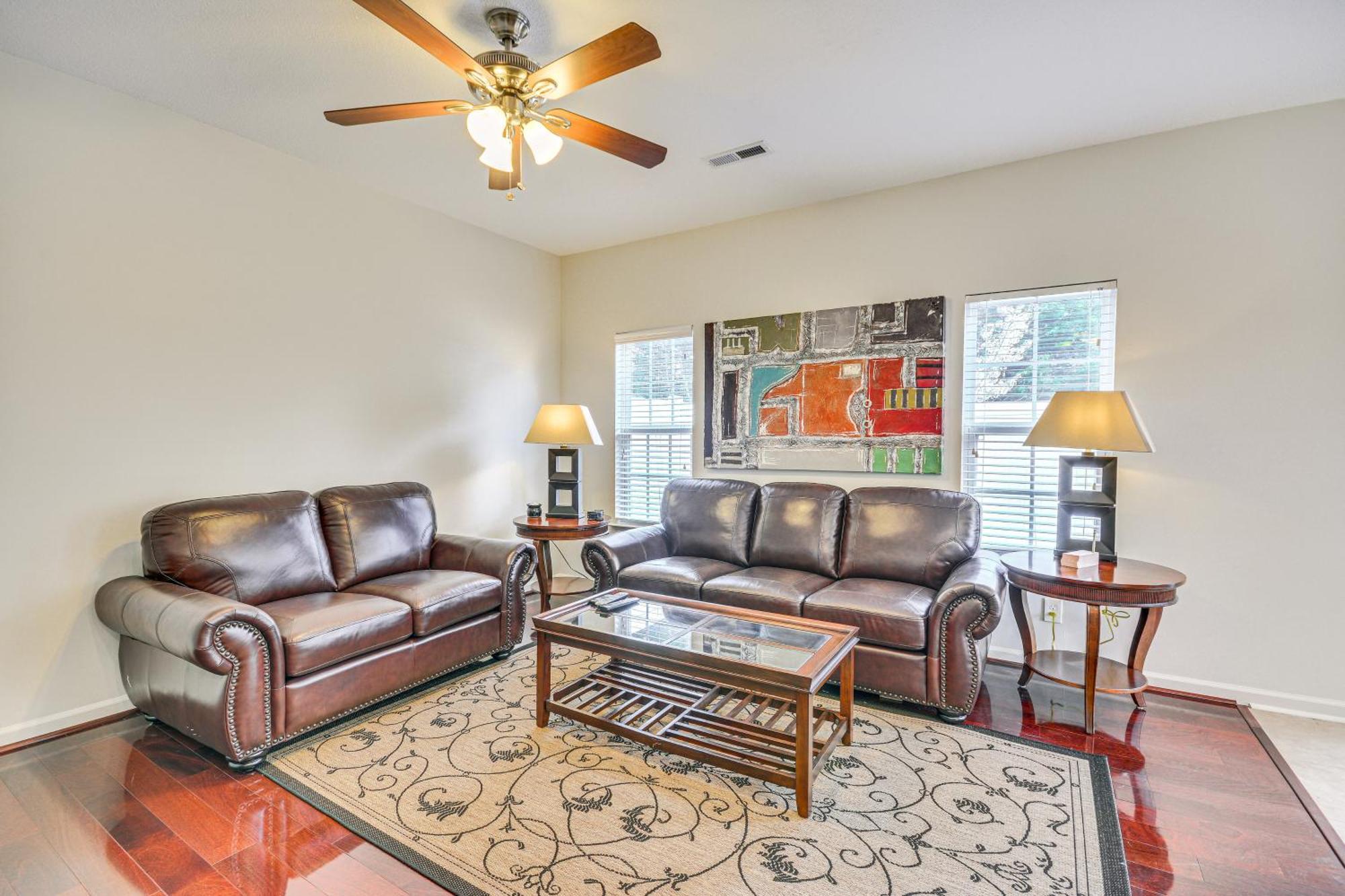 Cozy Greensboro Townhome With Community Pool And Grill Exterior photo