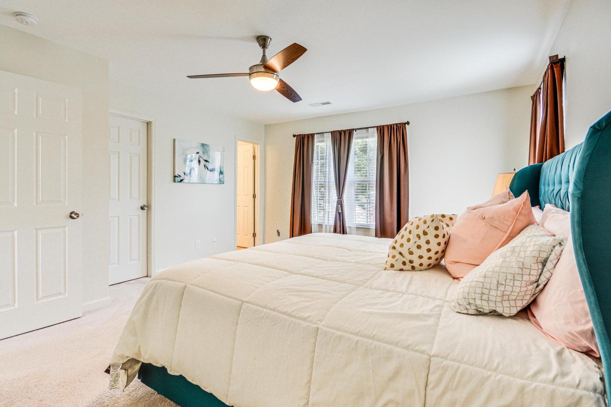Cozy Greensboro Townhome With Community Pool And Grill Exterior photo