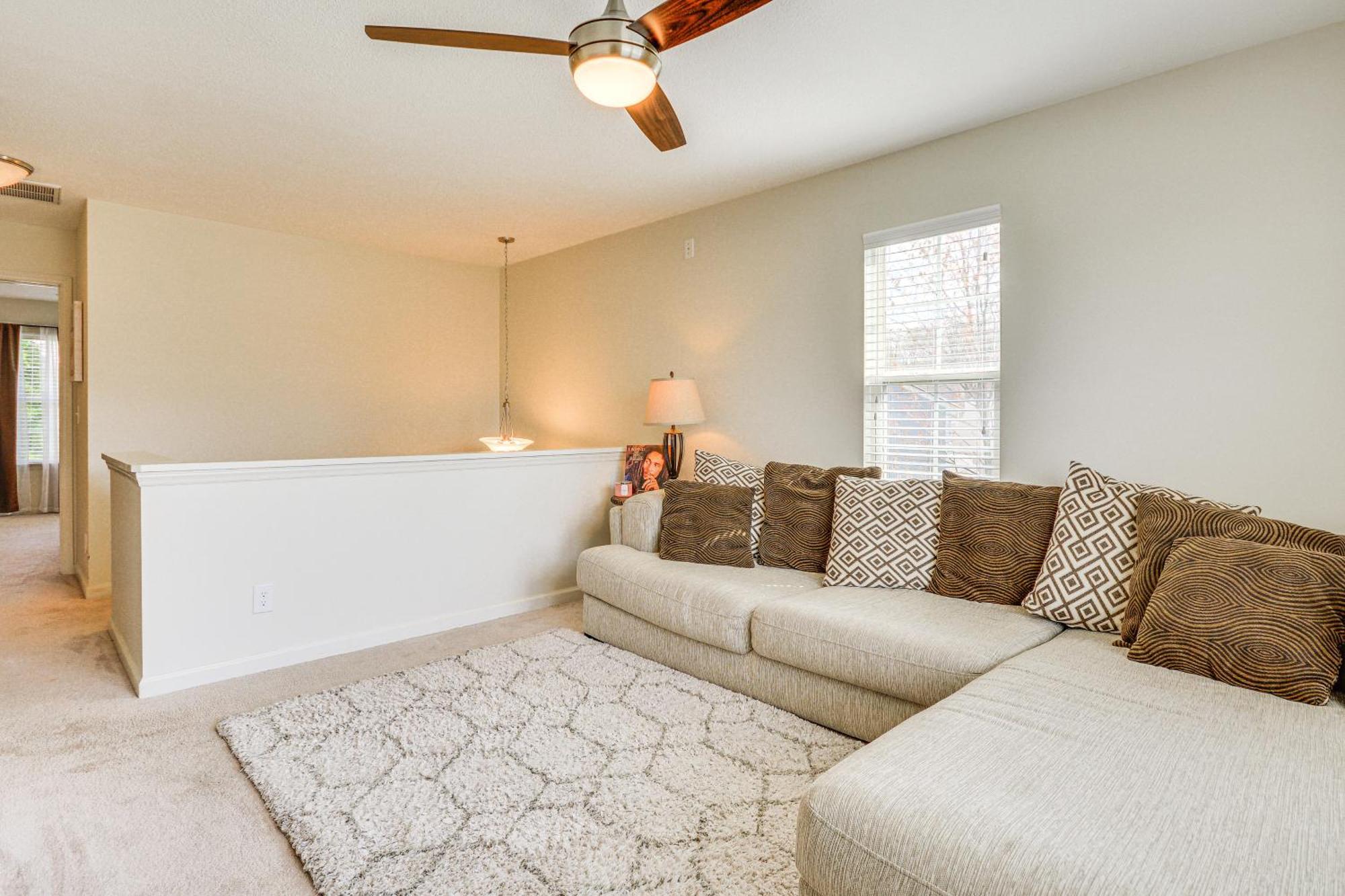 Cozy Greensboro Townhome With Community Pool And Grill Exterior photo